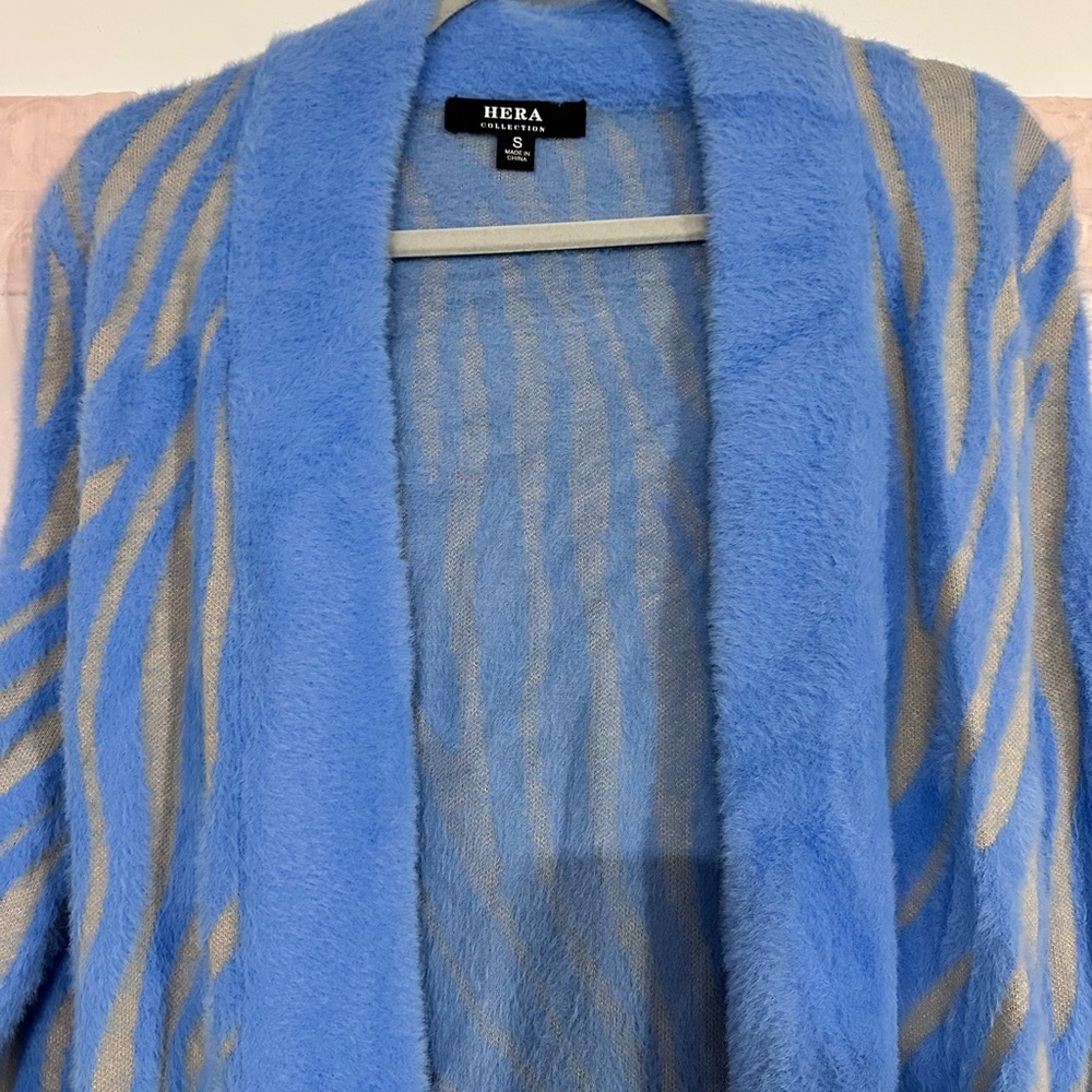 Hera Collection Blue and Tan Robe - Picture 4 of 7